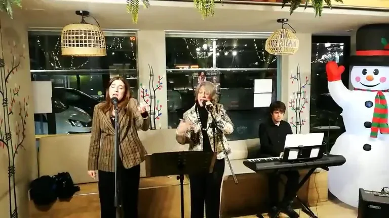 Iliana, Teresa y Miguel Etayo durante su actuación en Soul Simancas