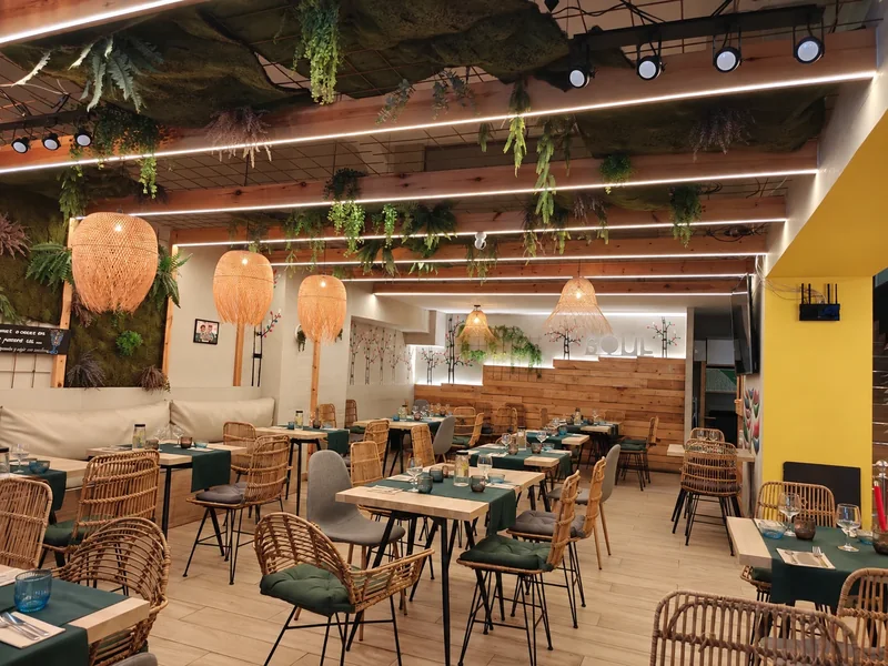 Comedor de Soul Simancas con las mesas preparadas