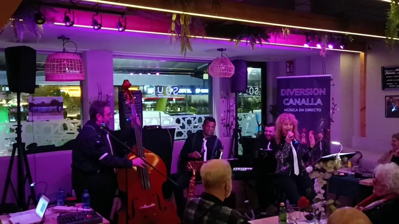 Diversión Canalla durante su actuación en Soul Simancas